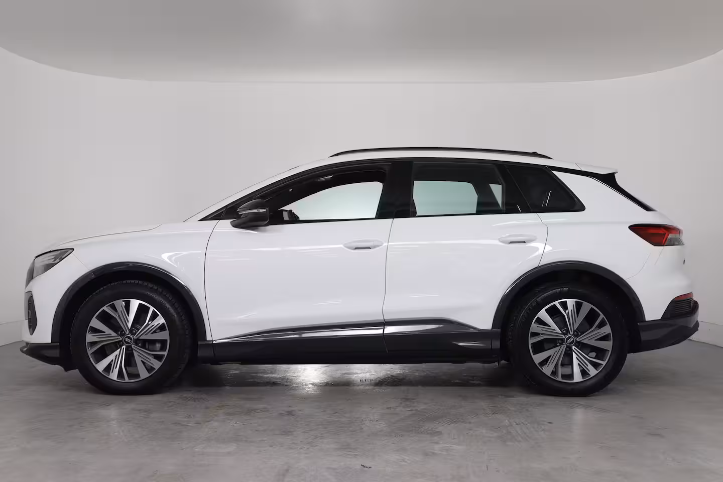 Audi Q4 e-tron 50 quattro Launch edition Advanced Plus 77 kWh | 1e Eigenaar | Leder | Sonos Audio | Memor