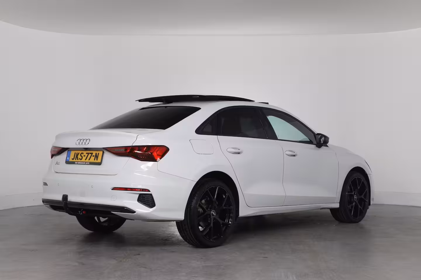 Audi A3 Limousine 30 TFSI Advanced edition | Open Dak | Afneembare Trekhaak | LED | Sportstoelen | Navi By A
