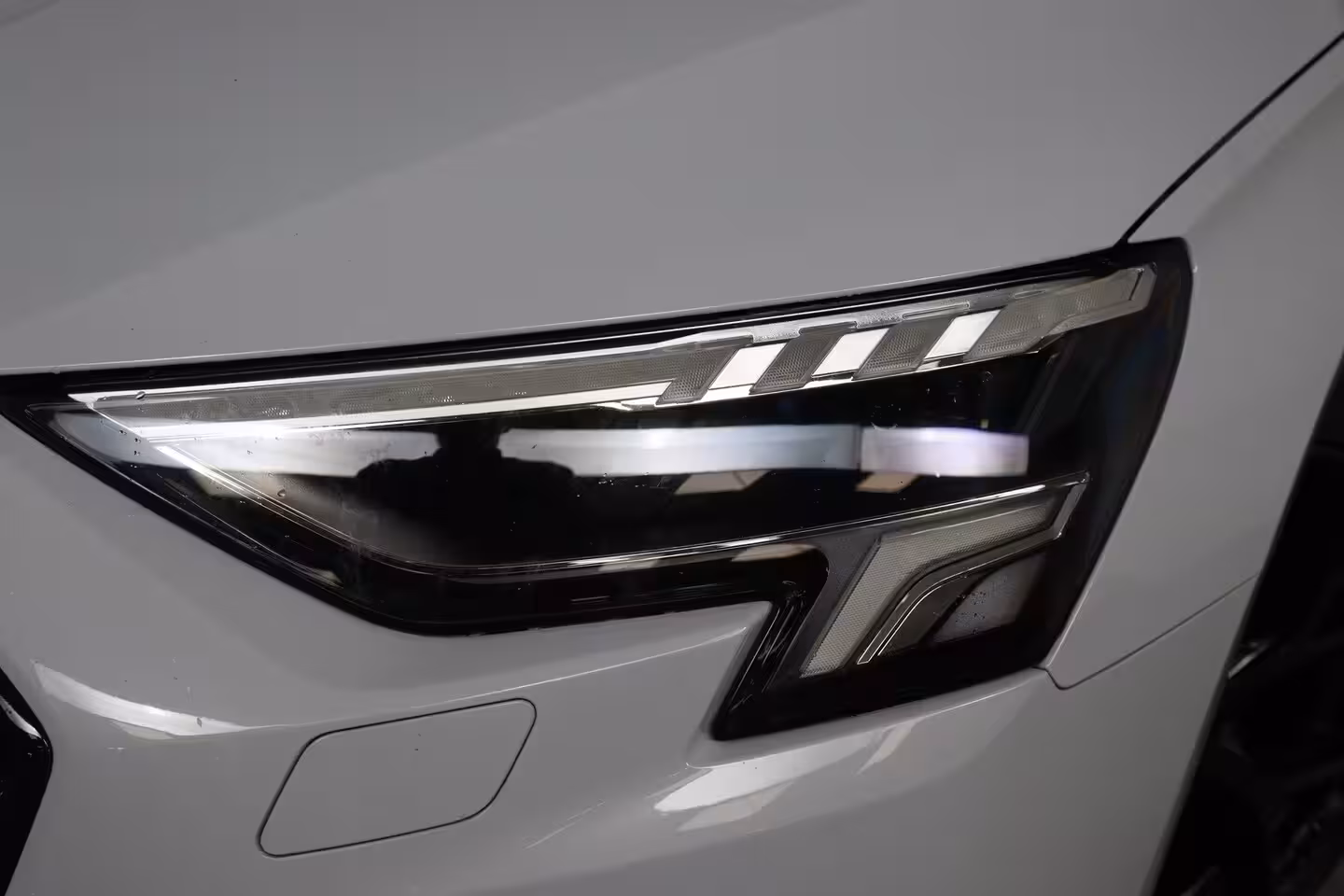 Audi A3 Limousine 30 TFSI Advanced edition | Open Dak | Afneembare Trekhaak | LED | Sportstoelen | Navi By A