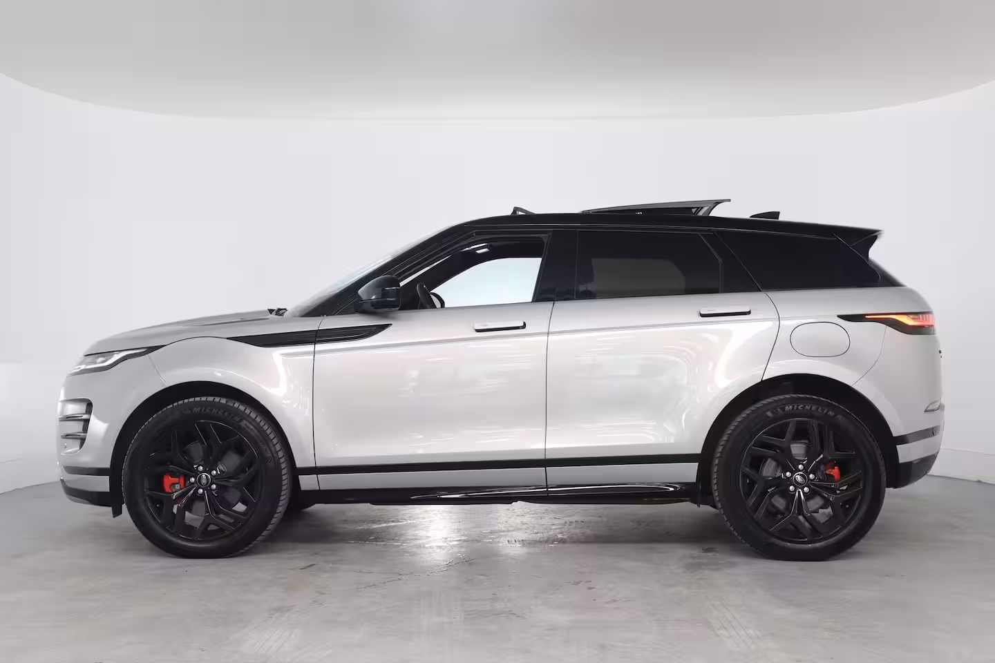 Land Rover Range Rover Evoque 1.5 P300e AWD R-Dynamic HSE | SOH 96% | Panoramadak | Meridian | Adaptive Cruise | 360 Cam