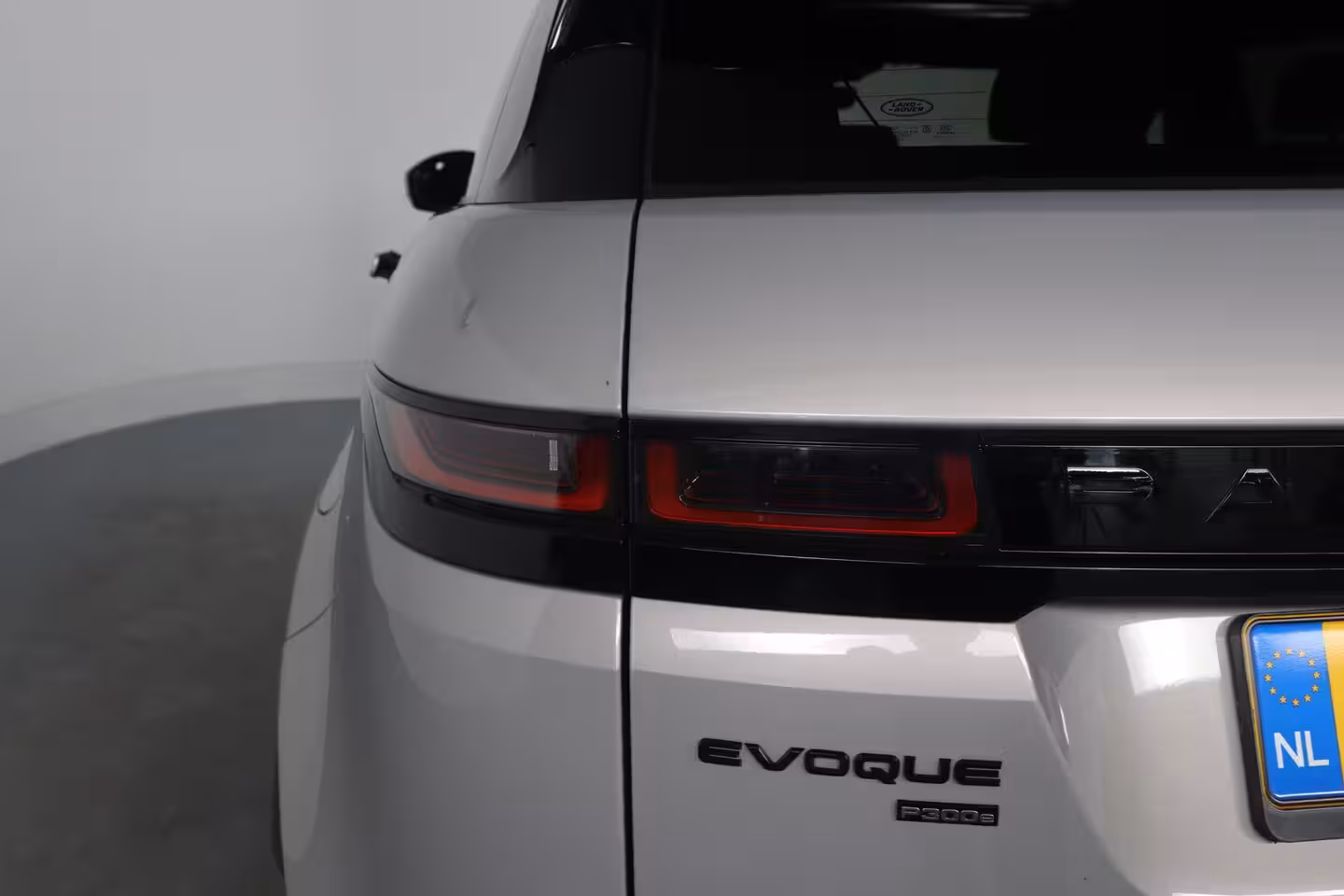 Land Rover Range Rover Evoque 1.5 P300e AWD R-Dynamic HSE | SOH 96% | Panoramadak | Meridian | Adaptive Cruise | 360 Cam