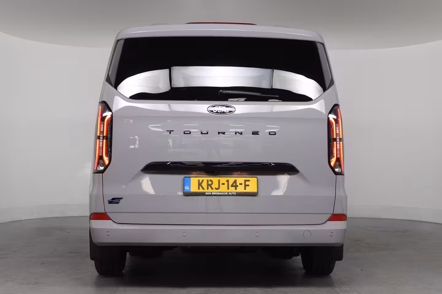 Ford Tourneo Custom 340 Titanium 65 kWh 8-Persoons | Camera | Stoel-/Stuurverwarming | Climate | Cruise | Keyl