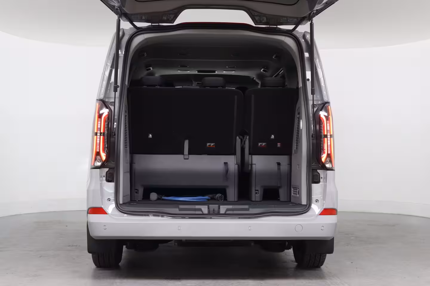 Ford Tourneo Custom 340 Titanium 65 kWh 8-Persoons | Camera | Stoel-/Stuurverwarming | Climate | Cruise | Keyl