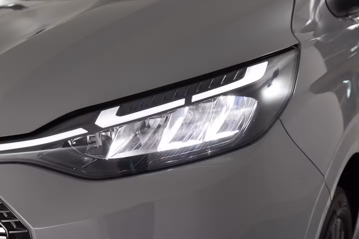 Ford Tourneo Custom 340 Titanium 65 kWh 8-Persoons | Camera | Stoel-/Stuurverwarming | Climate | Cruise | Keyl