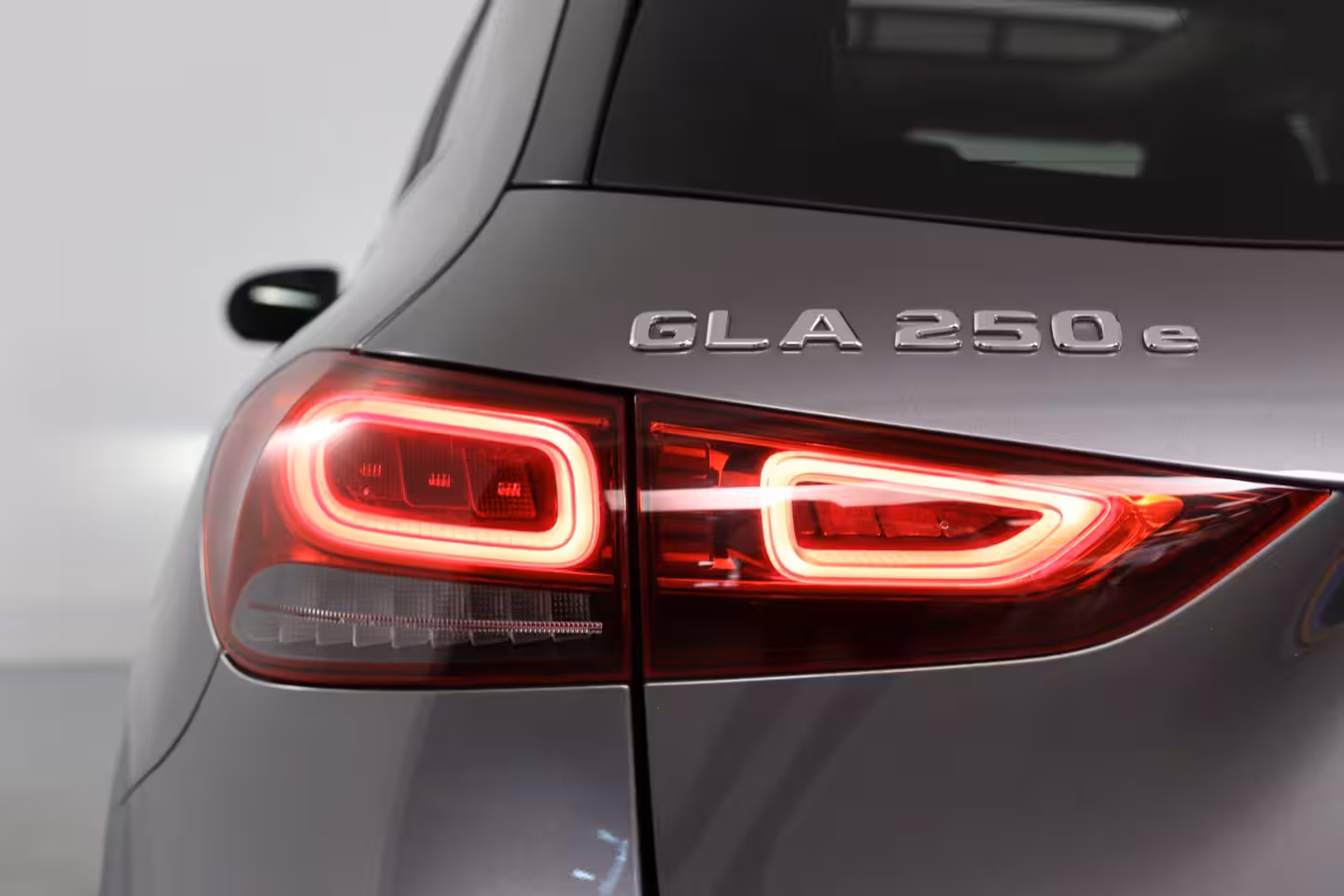 Mercedes-Benz GLA-Klasse 250 e AMG Line | Elektrisch Panoramadak | Memory | 360* Camera | Stoelverwarming | Navigat