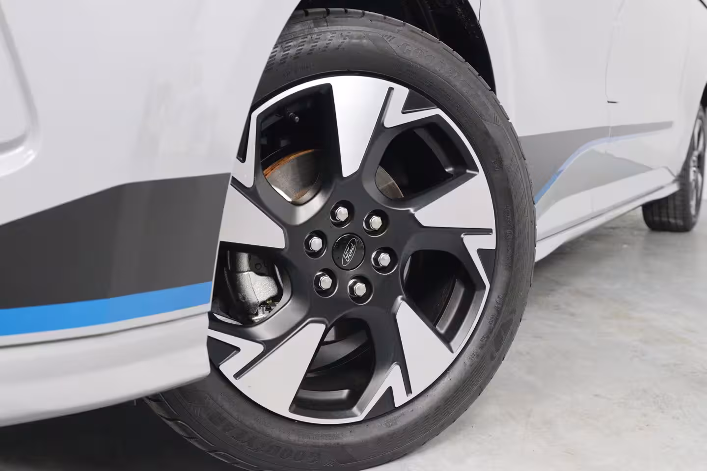 Ford Transit Custom 320 2.5 PHEV L2H1 Sport DC | Trekhaak | 360* Camera | Adaptieve Cruise Control | Stoel & S