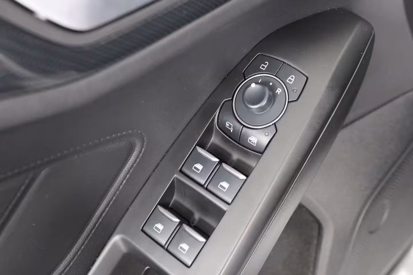 Ford Focus Wagon 1.0 EcoBoost Hybrid ST Line | 1e Eigenaar | Winterpack | LED | Clima | Navi | Cruise Contr