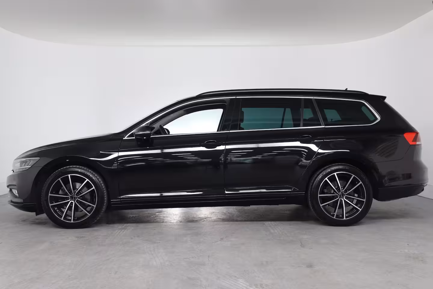 Volkswagen Passat Variant 1.5 TSI Business | Trekhaak | Stoelverwarming | ErgoComfort | Navi | Clima | Cruise Adapti