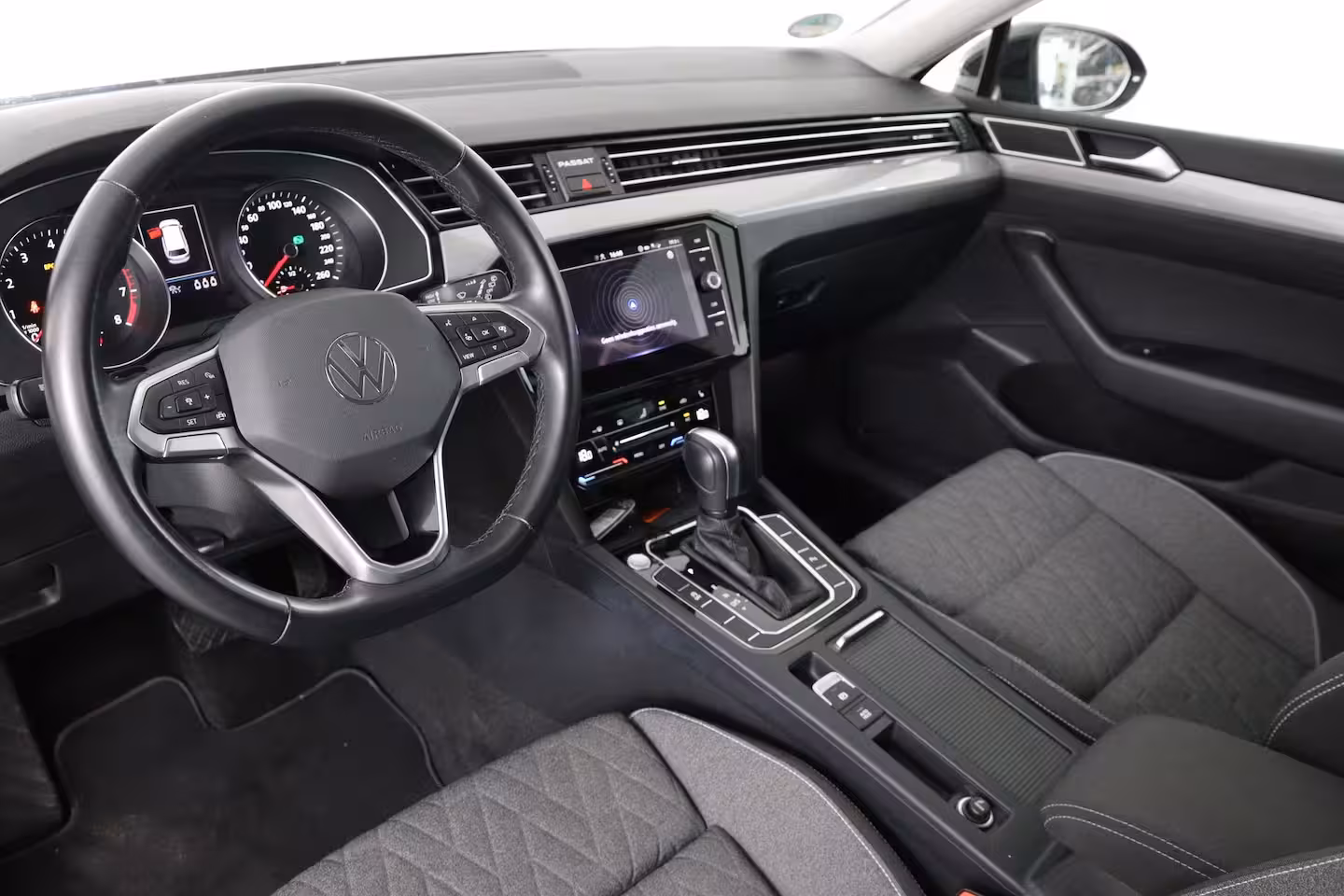 Volkswagen Passat Variant 1.5 TSI Business | Trekhaak | Stoelverwarming | ErgoComfort | Navi | Clima | Cruise Adapti