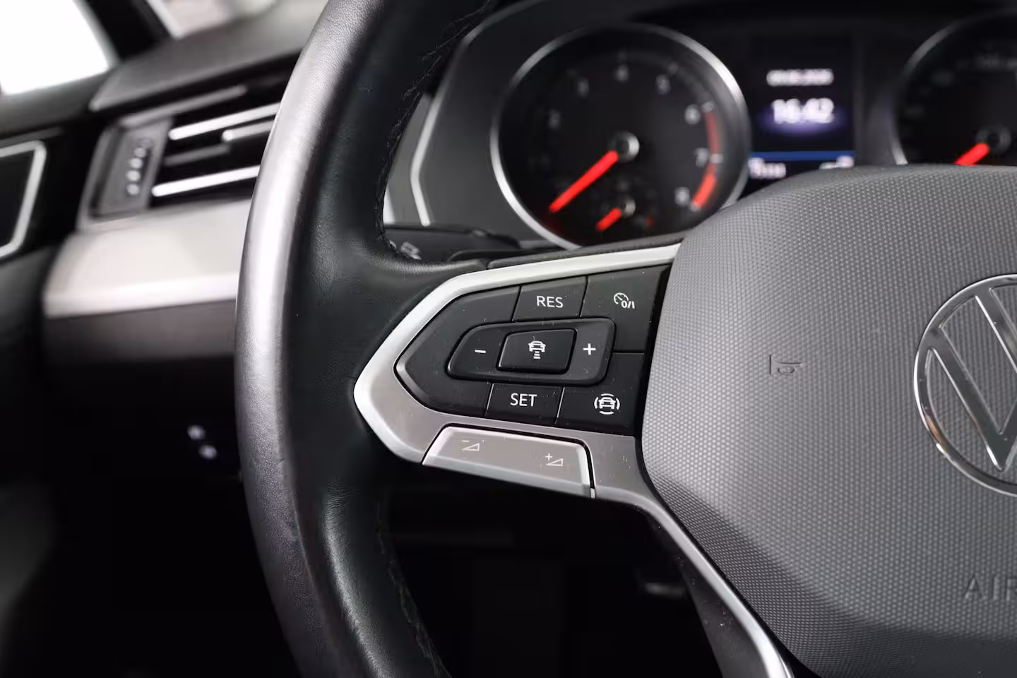 Volkswagen Passat Variant 1.5 TSI Business | Trekhaak | Stoelverwarming | ErgoComfort | Navi | Clima | Cruise Adapti