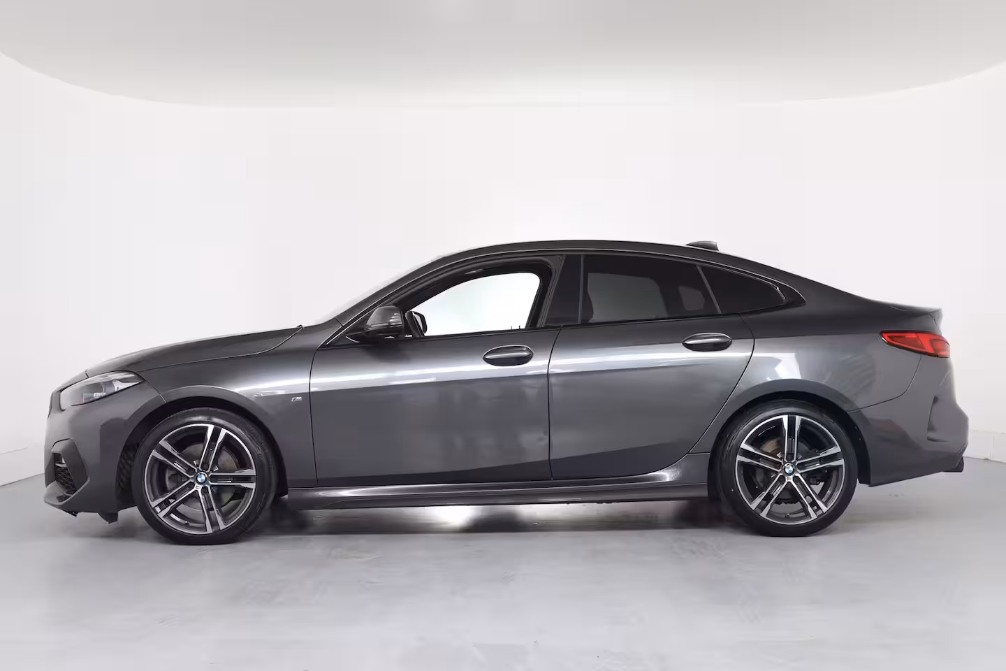 BMW 2-serie Gran Coupé 218i High Executive | 1e Eigenaar | M-Pakket | Harman/Kardon | Leder | LED | Sportstoelen