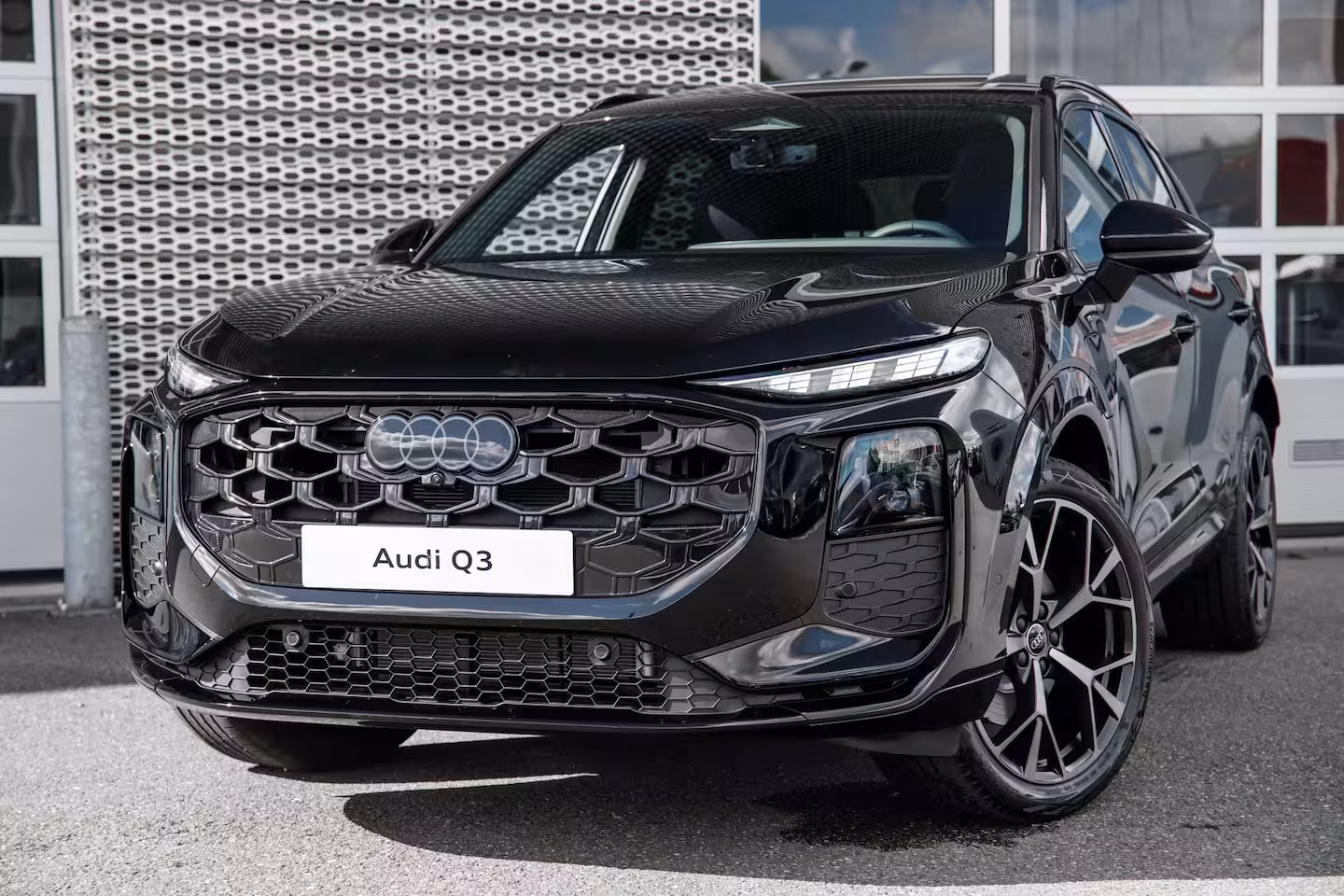 Audi Q3 S edition | Adaptive cruise control | sound system | Cruise control