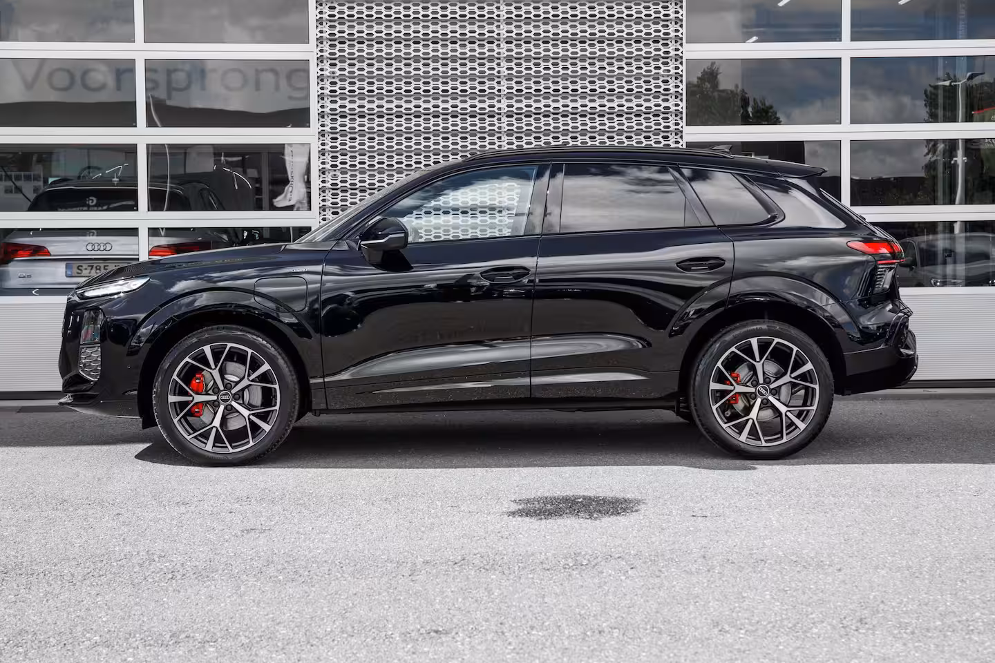 Audi Q3 S edition | Adaptive cruise control | sound system | Cruise control