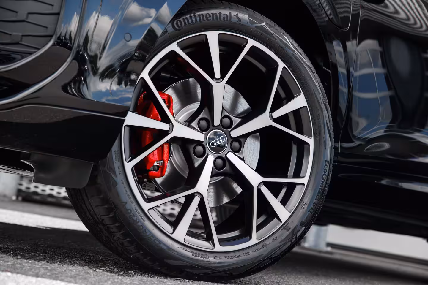 Audi Q3 S edition | Adaptive cruise control | sound system | Cruise control