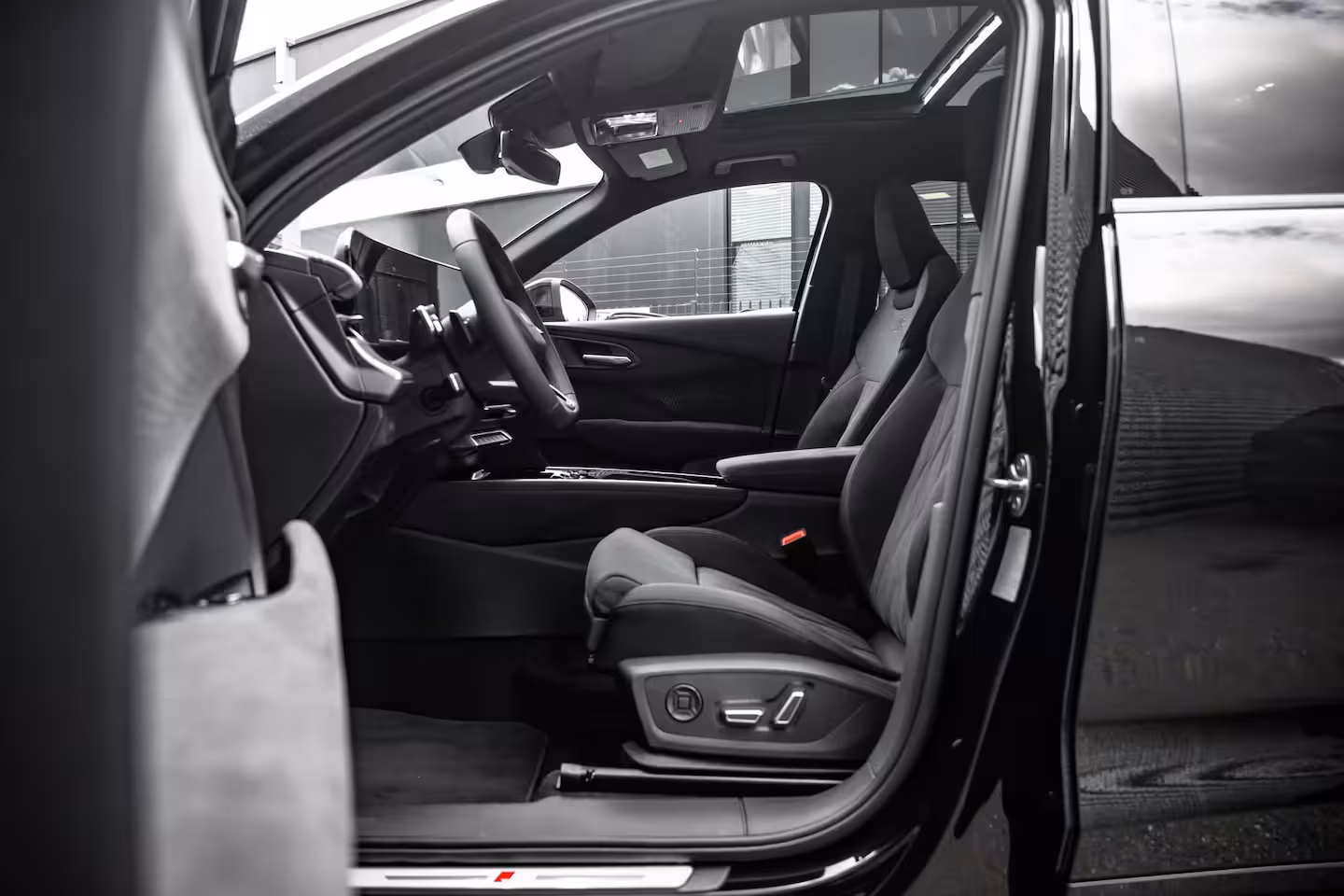 Audi Q3 S edition | Adaptive cruise control | sound system | Cruise control