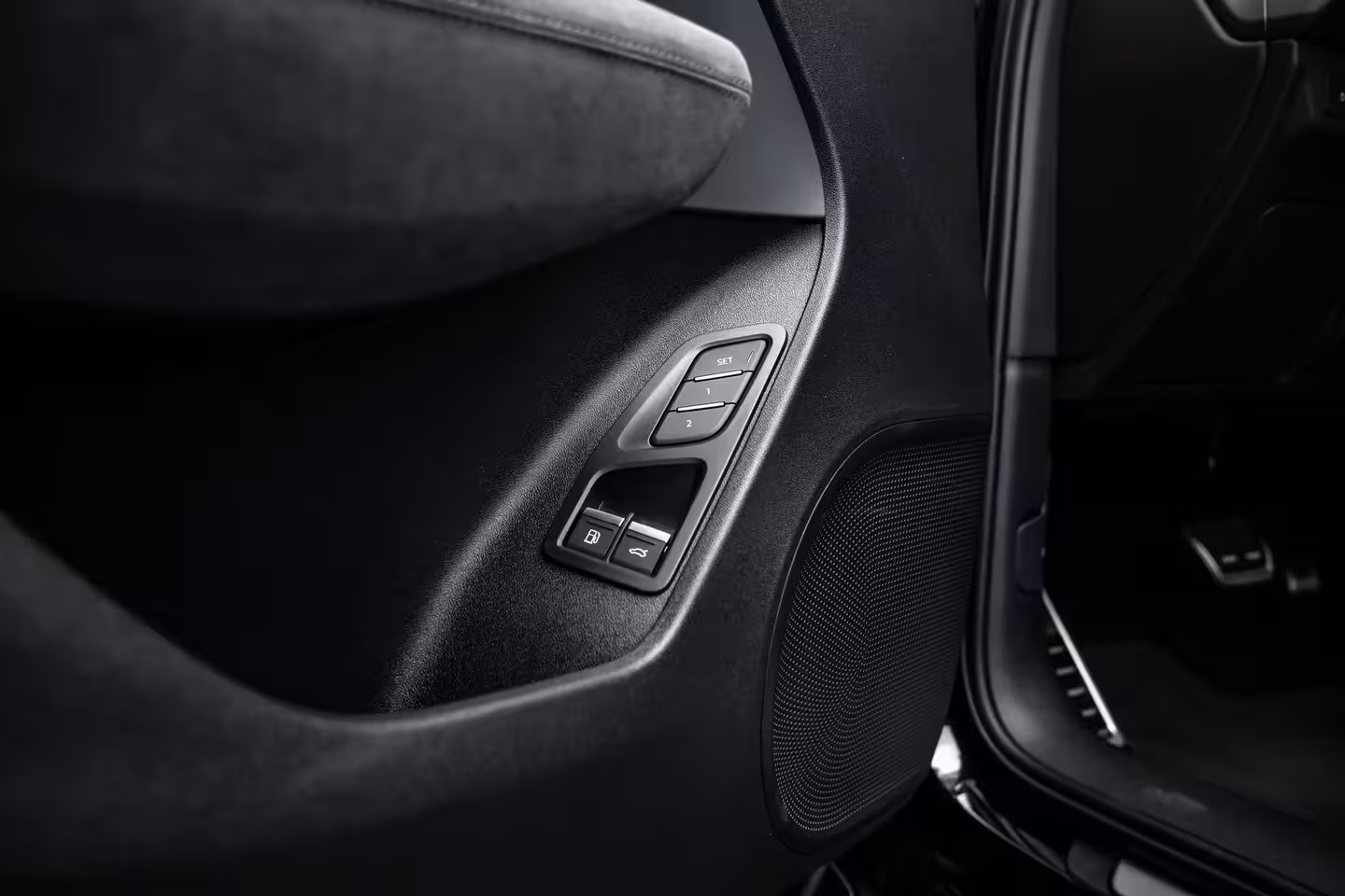 Audi Q3 S edition | Adaptive cruise control | sound system | Cruise control