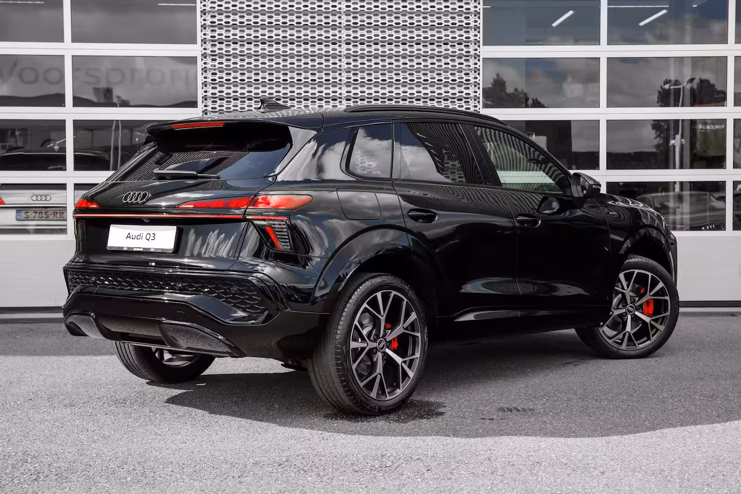 Audi Q3 S edition | Adaptive cruise control | sound system | Cruise control