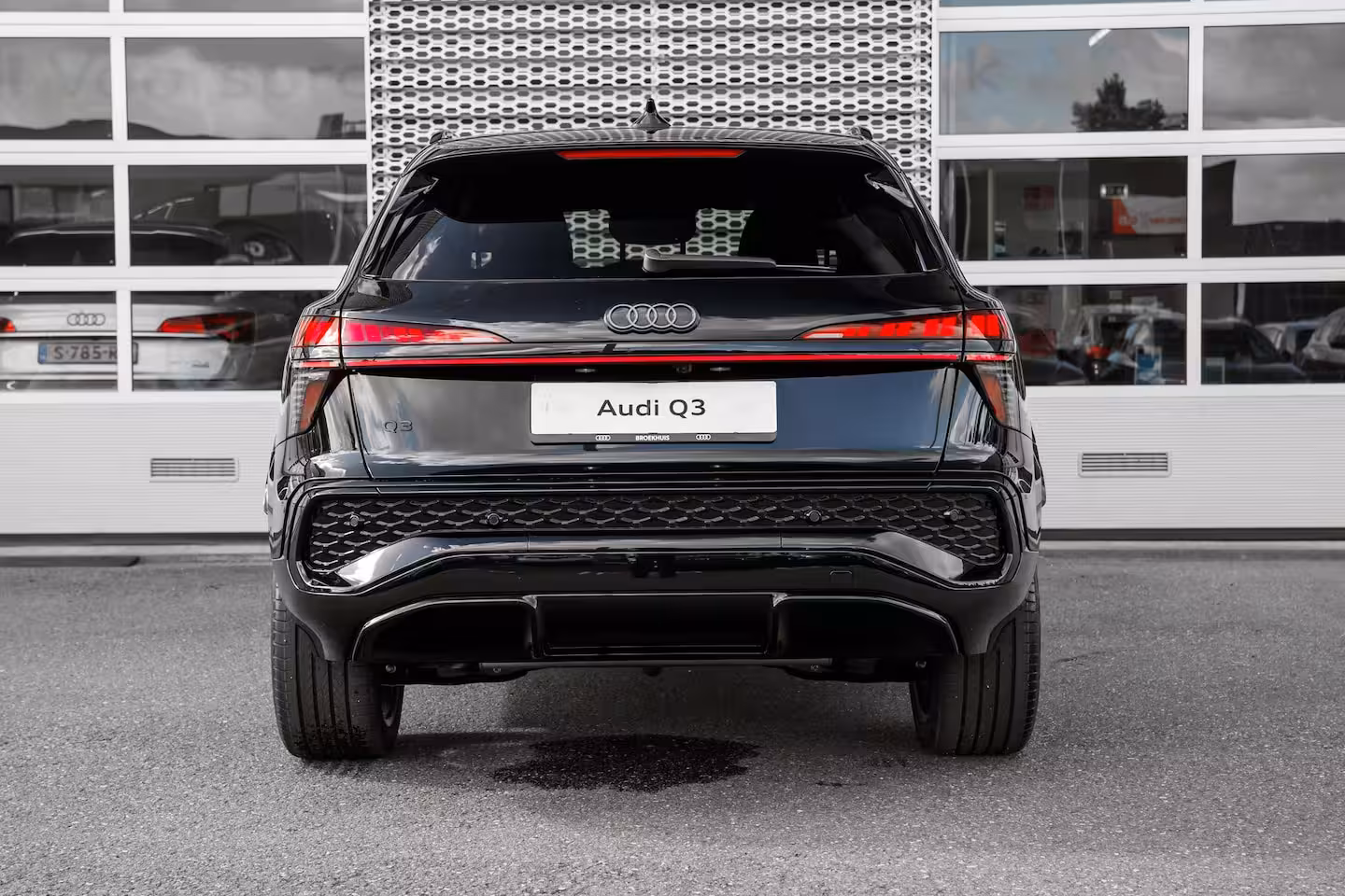 Audi Q3 S edition | Adaptive cruise control | sound system | Cruise control