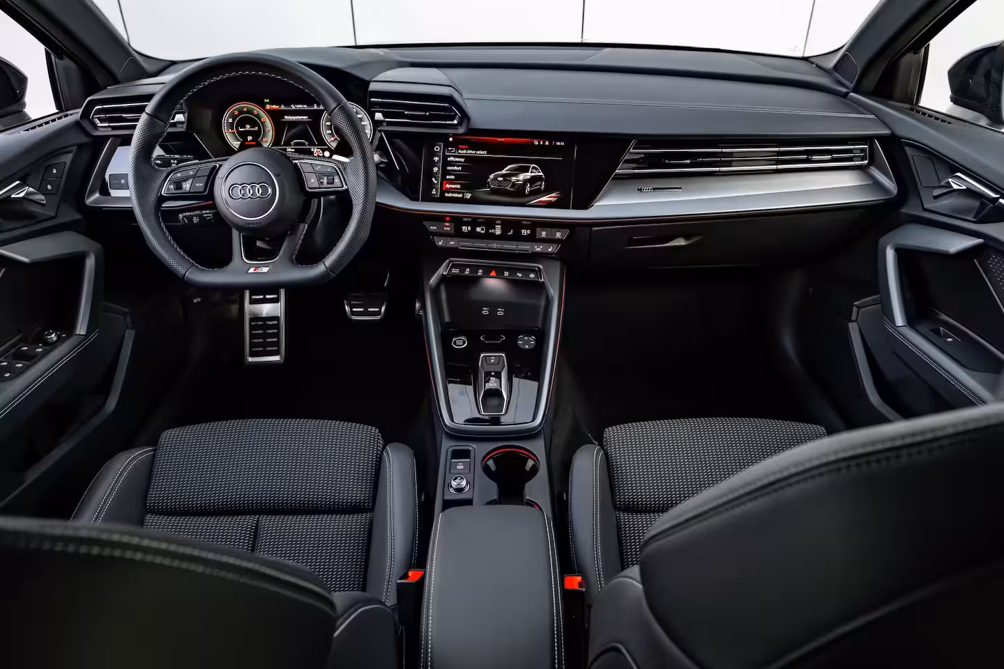 Audi A3 Sportback S edition | Aluminium optiek in het interieur | Assistentiepakket Rijden en Parkeren Plus