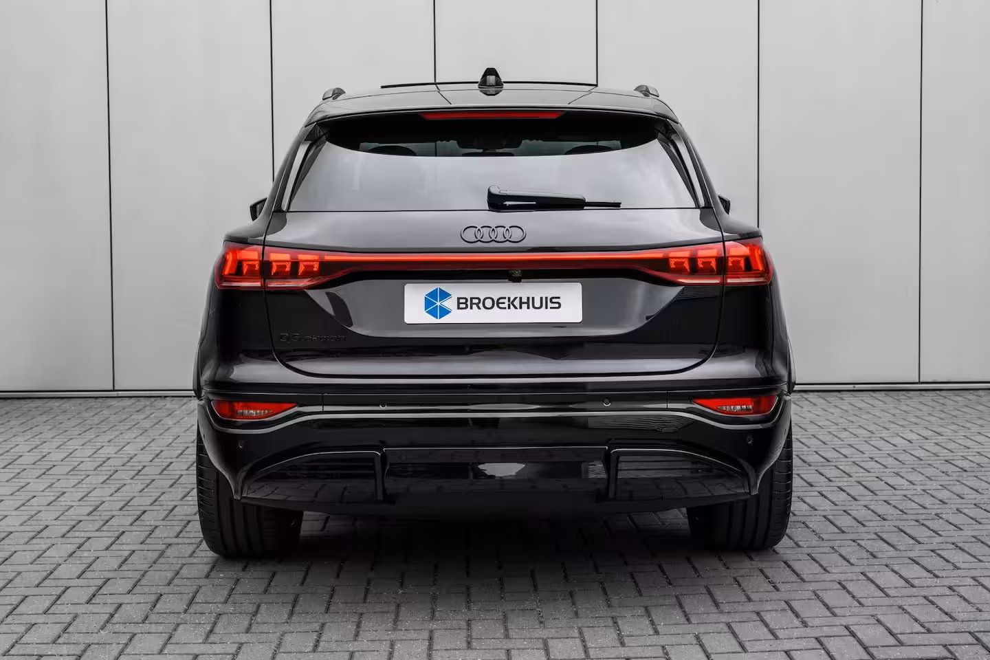 Audi Q6 e-tron S edition 83 kWh / 252 pk | Adaptive air suspension | Adaptive cruise control | sound syst