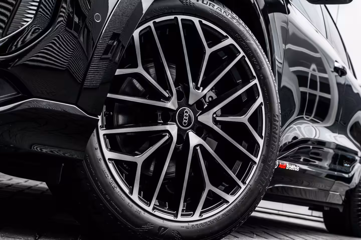 Audi Q6 e-tron S edition 83 kWh / 252 pk | Adaptive air suspension | Adaptive cruise control | sound syst