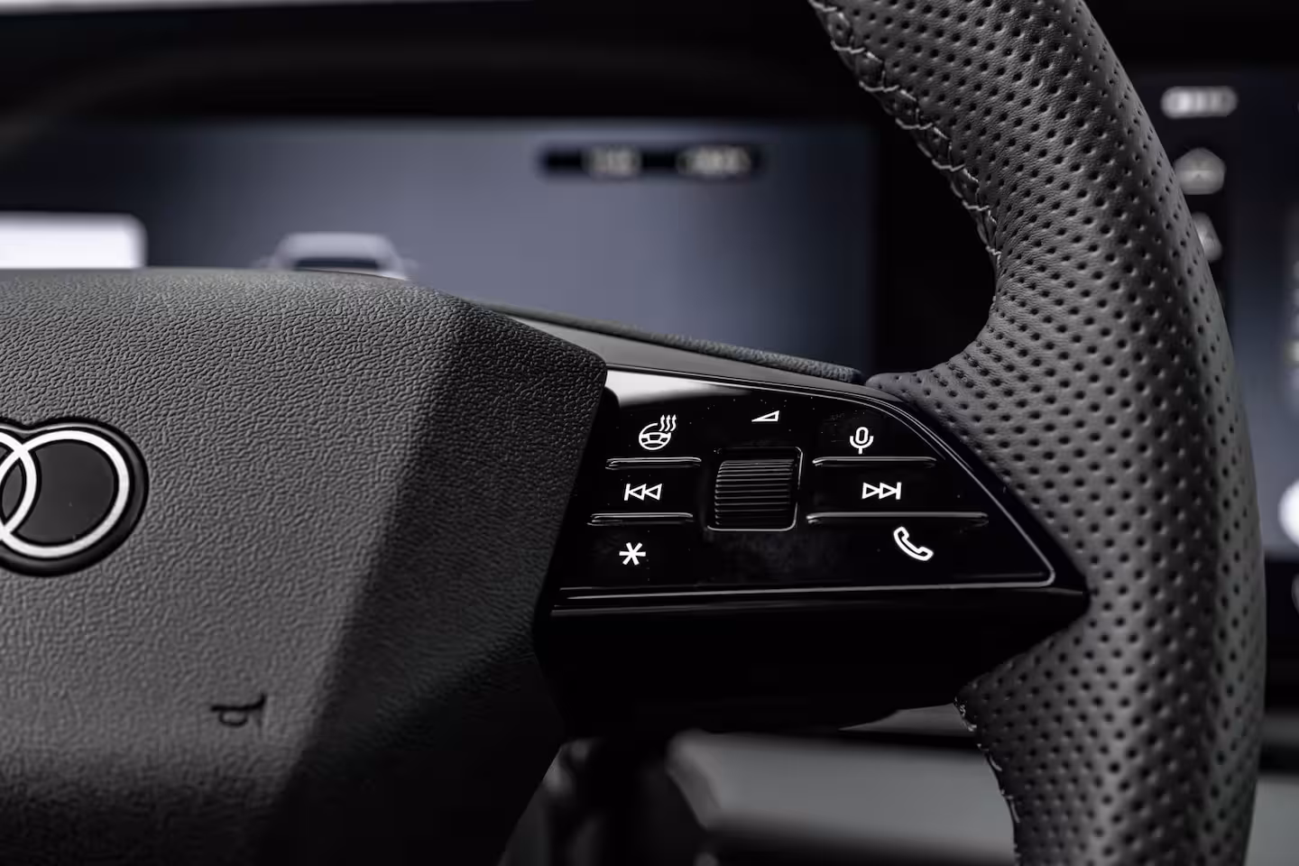 Audi Q6 e-tron S edition 83 kWh / 252 pk | Adaptive air suspension | Adaptive cruise control | sound syst