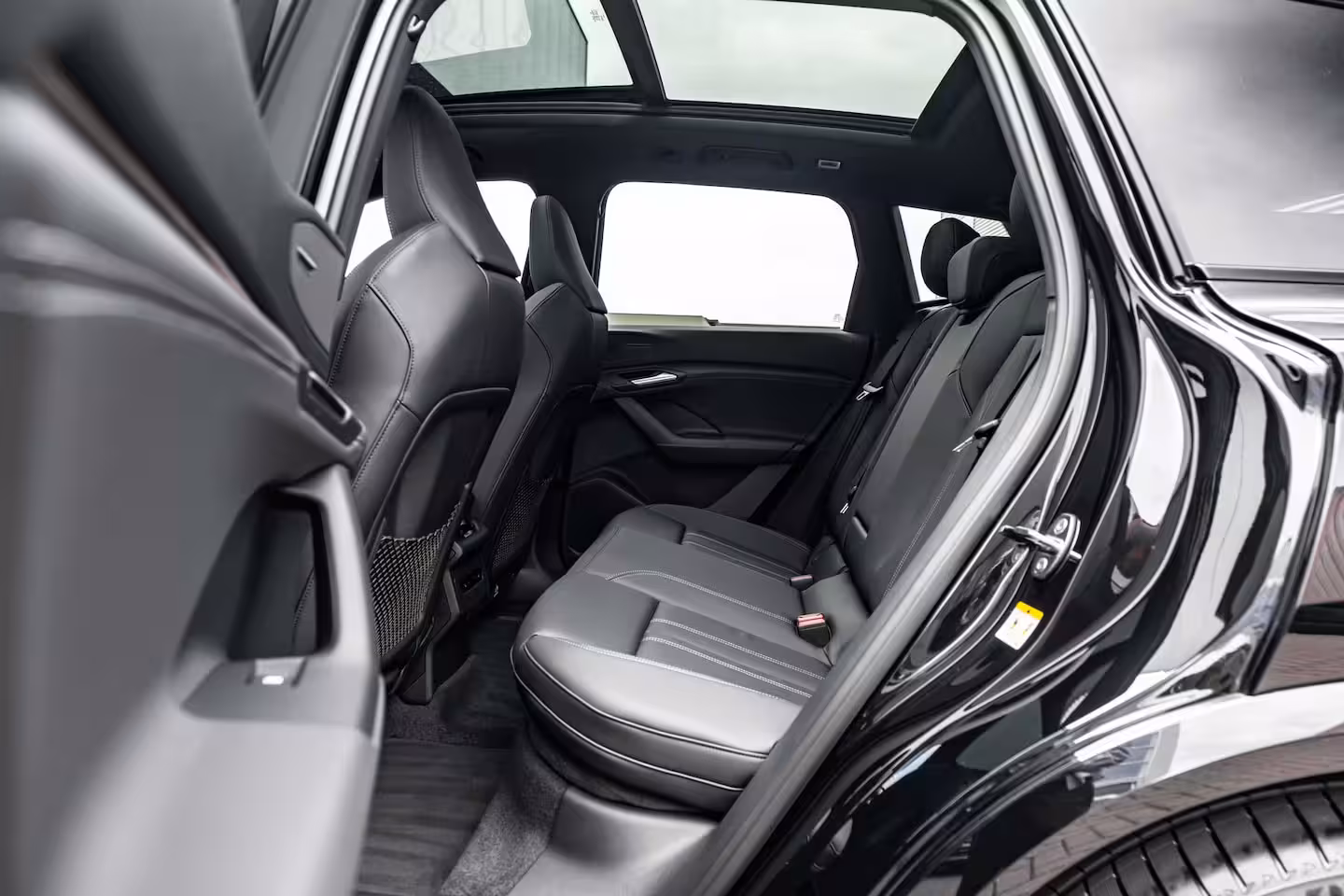 Audi Q6 e-tron S edition 83 kWh / 252 pk | Adaptive air suspension | Adaptive cruise control | sound syst