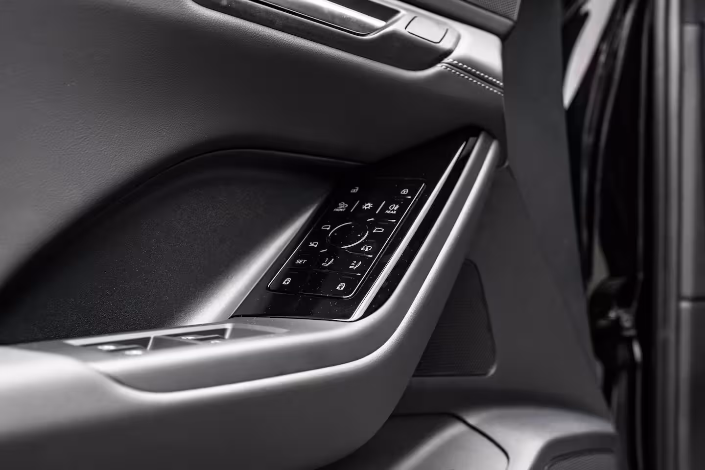 Audi Q6 e-tron S edition 83 kWh / 252 pk | Adaptive air suspension | Adaptive cruise control | sound syst