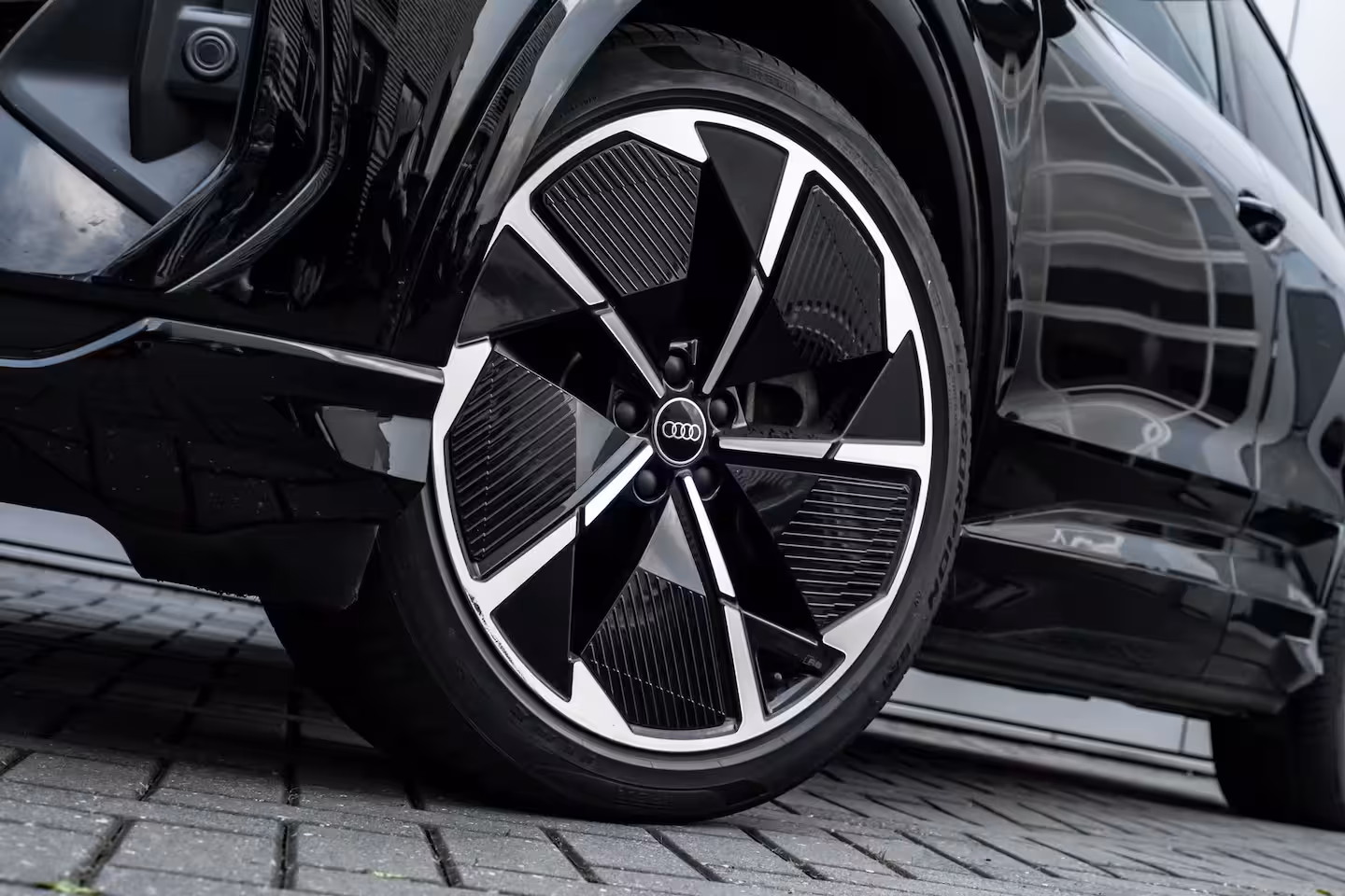 Audi Q4 Sportback e-tron 50 quattro Launch edition S Competition 77 kWh 299 PK | SONOS | Head-up | Ledere Bekleding