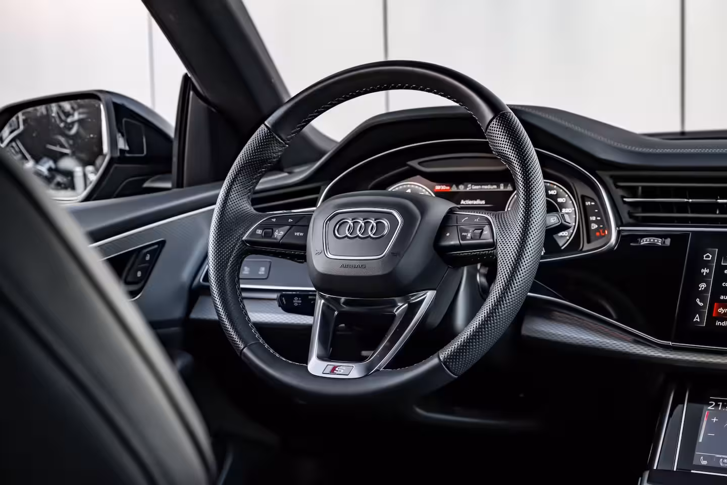 Audi Q8 60 TFSI e quattro Pro Line S Competition 490 PK | Vierwielbesturing | Panoramadak | B&O |