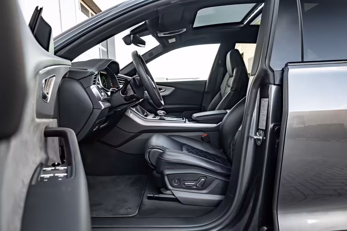Audi Q8 60 TFSI e quattro Pro Line S Competition 490 PK | Vierwielbesturing | Panoramadak | B&O |