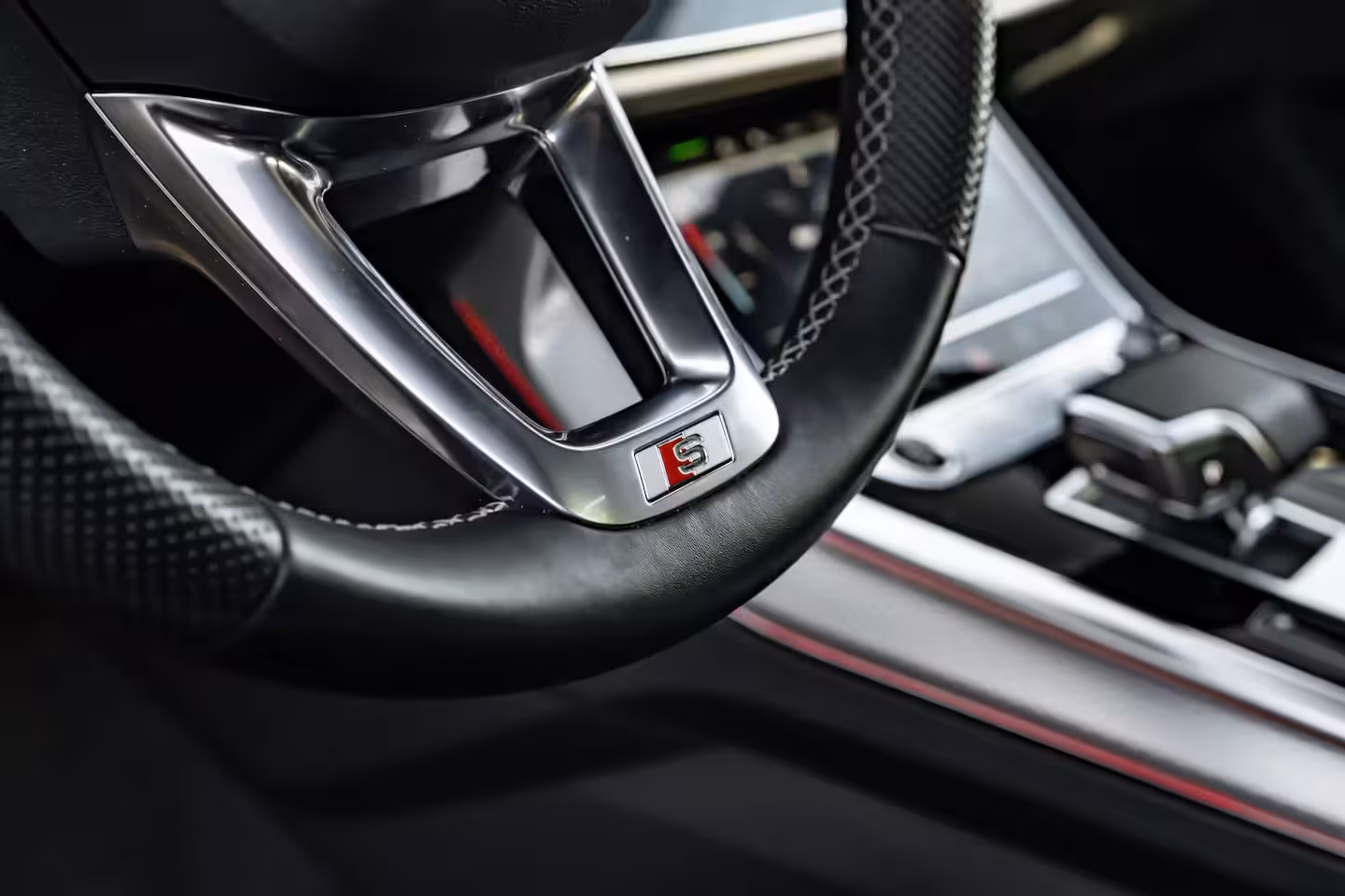 Audi Q8 60 TFSI e quattro Pro Line S Competition 490 PK | Vierwielbesturing | Panoramadak | B&O |