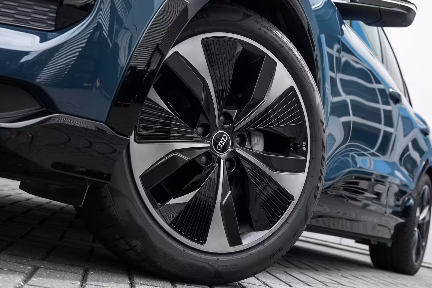 Audi Q6 e-tron S edition Performance 100 kWh 306PK | Luchtvering | Panoramadak | Head-up display | Bang &