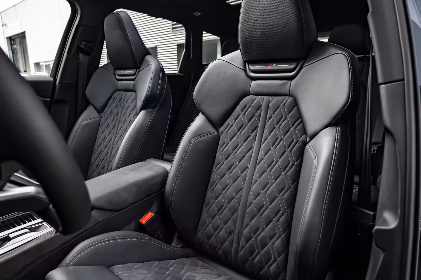 Audi Q6 e-tron S edition Performance 100 kWh 306PK | Luchtvering | Panoramadak | Head-up display | Bang &