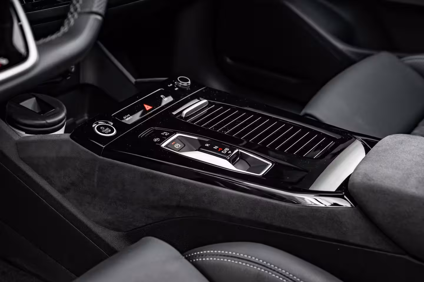 Audi Q6 e-tron S edition Performance 100 kWh 306PK | Luchtvering | Panoramadak | Head-up display | Bang &