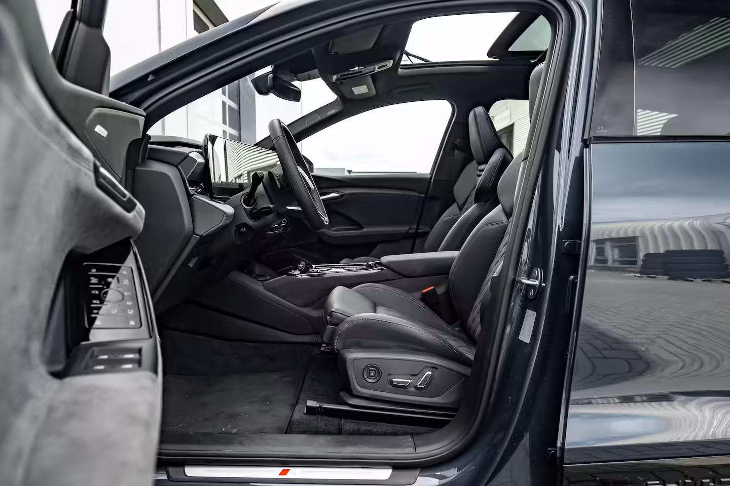 Audi Q6 e-tron S edition Performance 100 kWh 306PK | Luchtvering | Panoramadak | Head-up display | Bang &