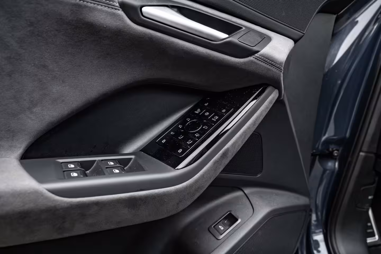 Audi Q6 e-tron S edition Performance 100 kWh 306PK | Luchtvering | Panoramadak | Head-up display | Bang &