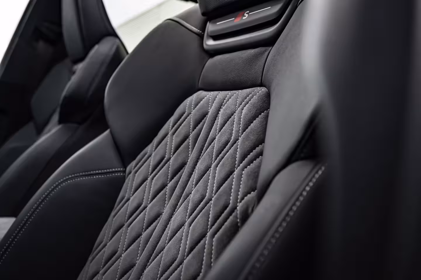 Audi Q6 e-tron S edition Performance 100 kWh 306PK | Luchtvering | Panoramadak | Head-up display | Bang &