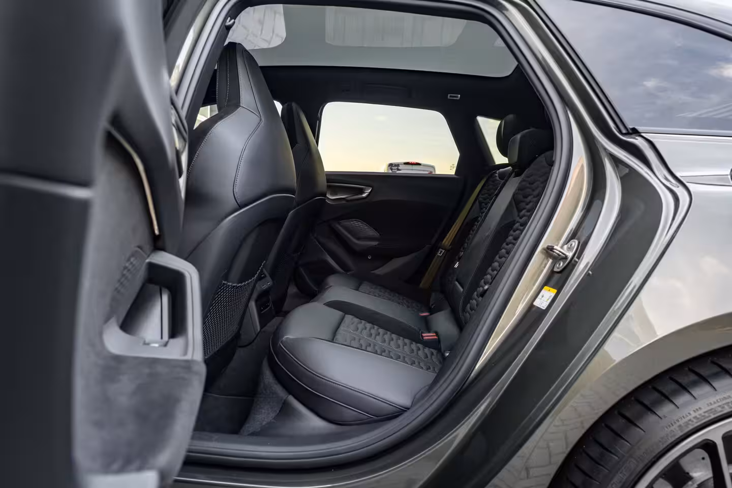 Audi RS5 Avant e-hybrid 470 kW / 639 PK | Keramische Remmen | Carbon In&Exterieur | Panorama dak |