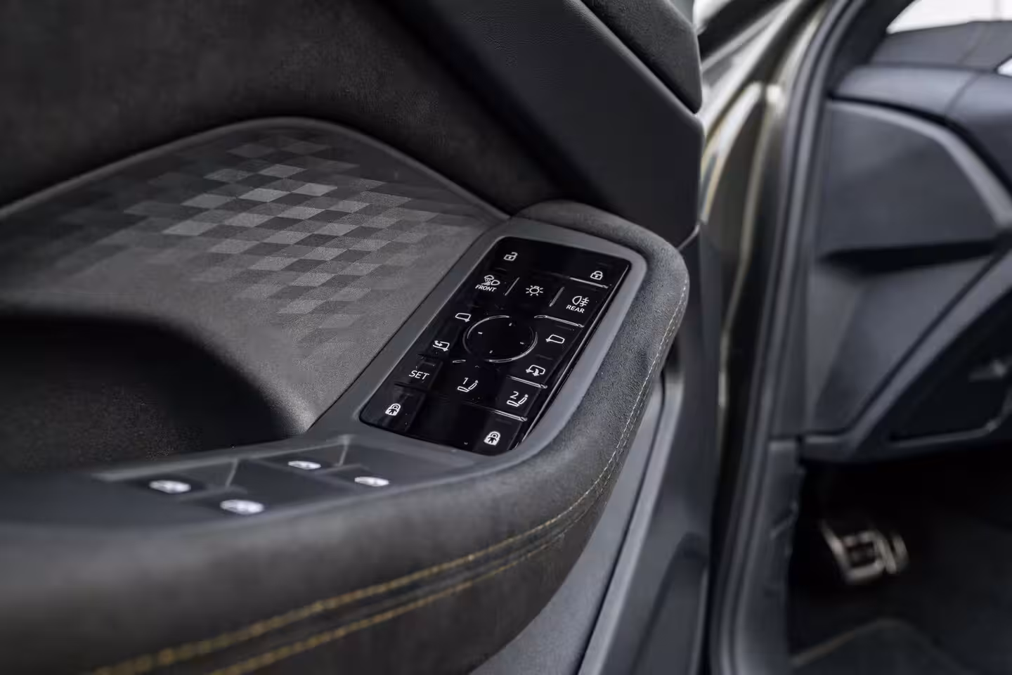Audi RS5 Avant e-hybrid 470 kW / 639 PK | Keramische Remmen | Carbon In&Exterieur | Panorama dak |