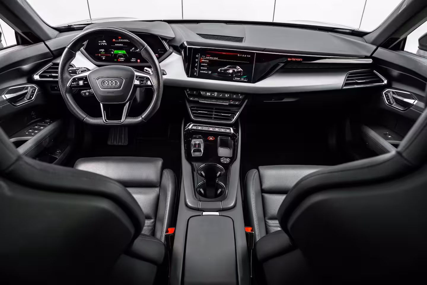Audi e-tron GT GT 93 kWh 476PK | Luchtvering | Stoelventilatie | 360 Camera | Assistentie Pakket Plus | B