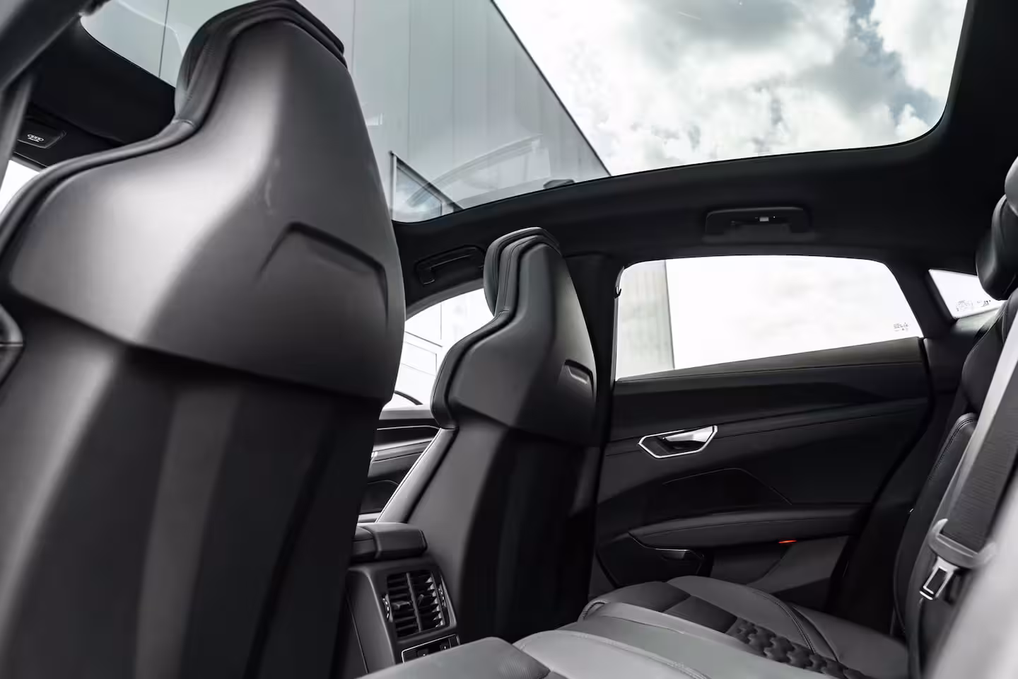 Audi e-tron GT GT 93 kWh 476PK | Luchtvering | Stoelventilatie | 360 Camera | Assistentie Pakket Plus | B