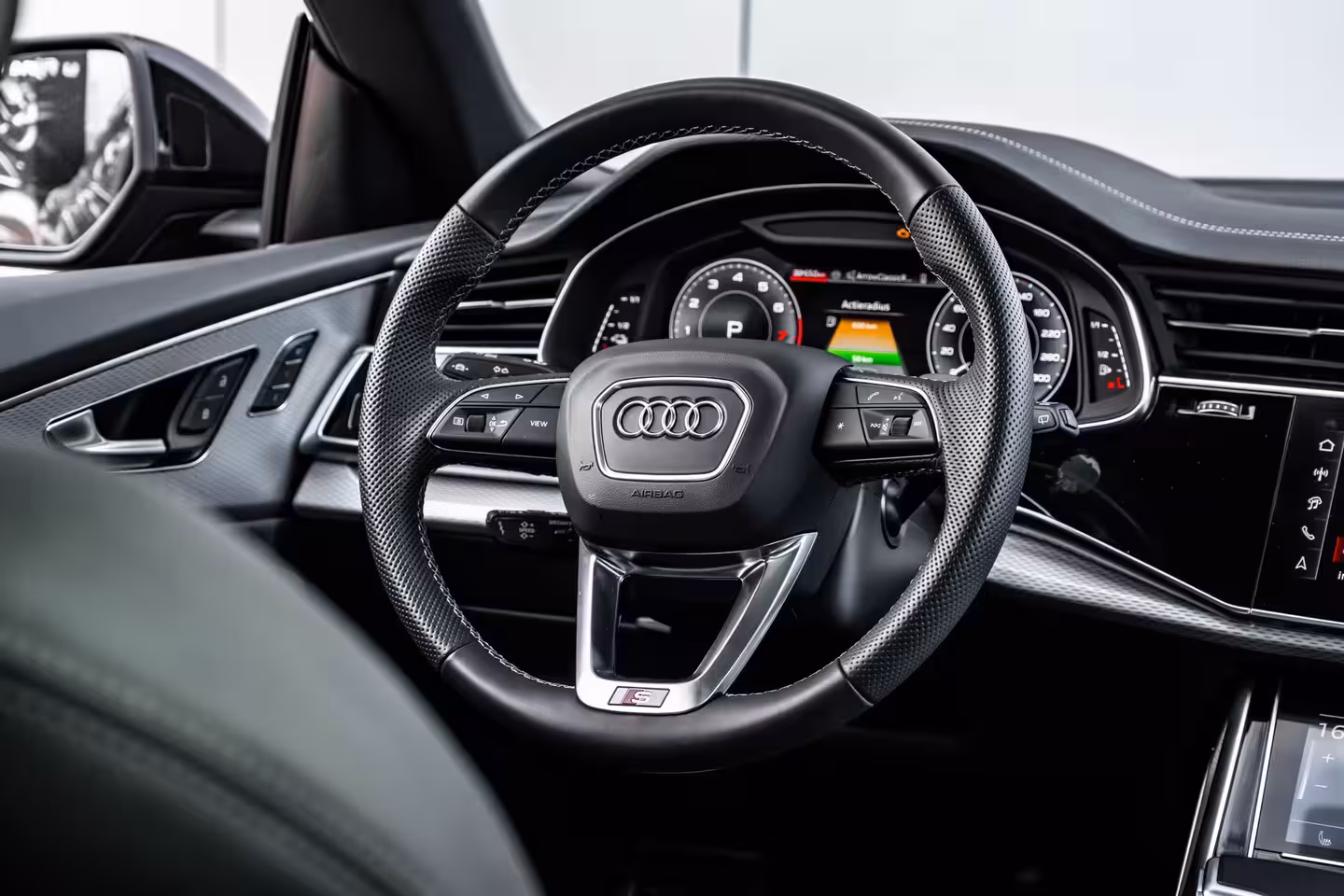 Audi Q8 55 TFSI e quattro Pro Line S 394PK | Trekhaak | Panorama Dak | 360 Camera | Sfeerverlichti