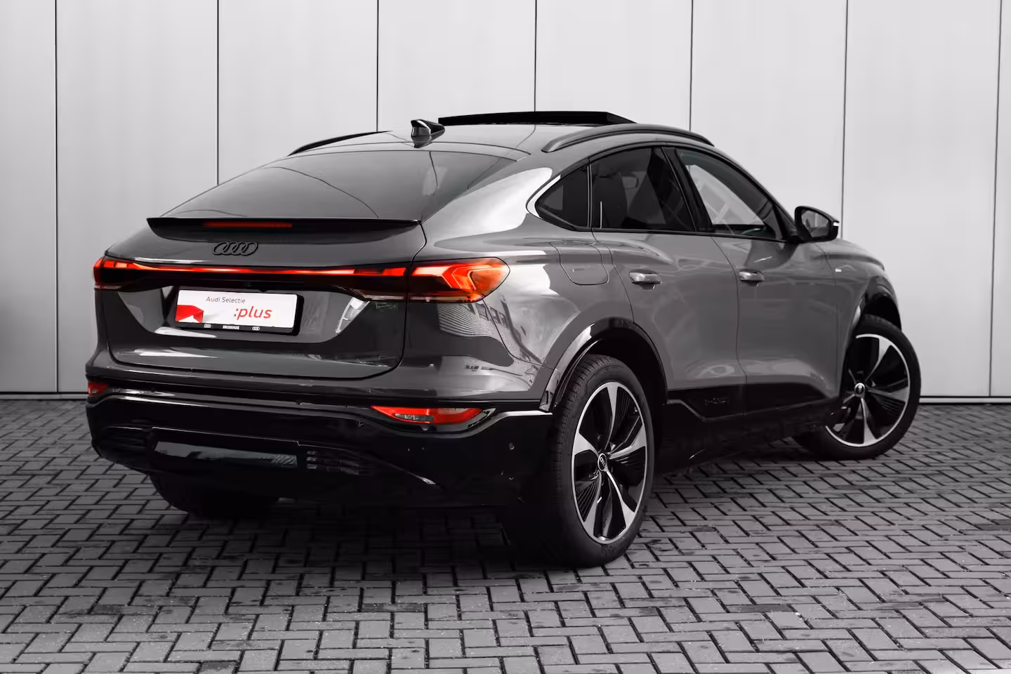 Audi Q6 Sportback e-tron S edition performance 100 kWh 306PK | Panorama dak | Trekhaak | Elek. Stoel + geheugen | 3