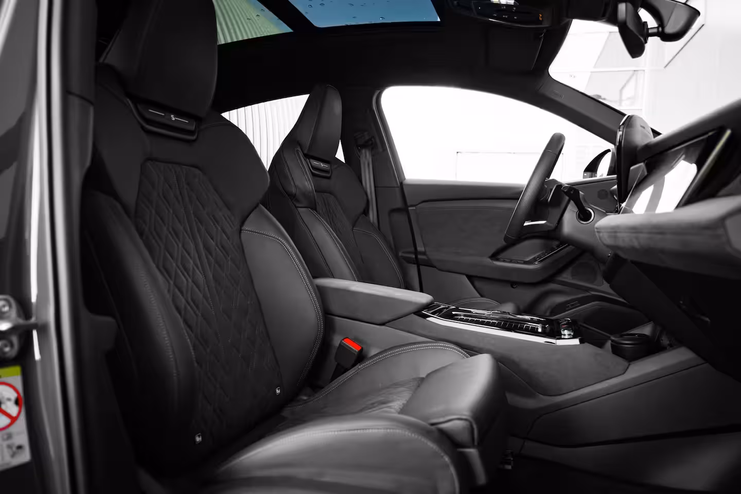 Audi Q6 Sportback e-tron S edition performance 100 kWh 306PK | Panorama dak | Trekhaak | Elek. Stoel + geheugen | 3