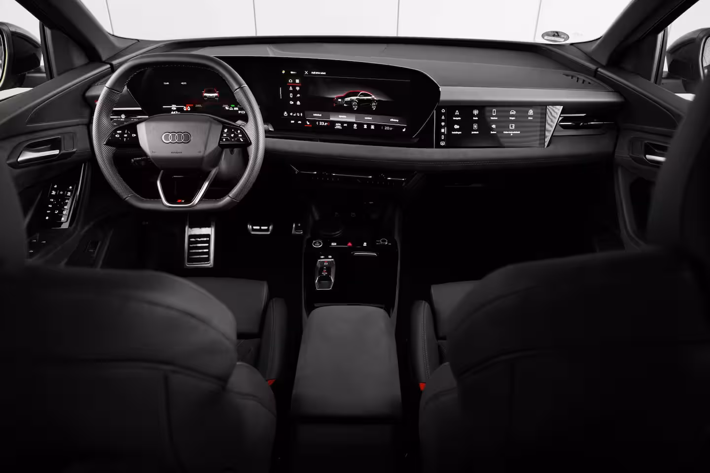 Audi Q6 Sportback e-tron S edition performance 100 kWh 306PK | Panorama dak | Trekhaak | Elek. Stoel + geheugen | 3