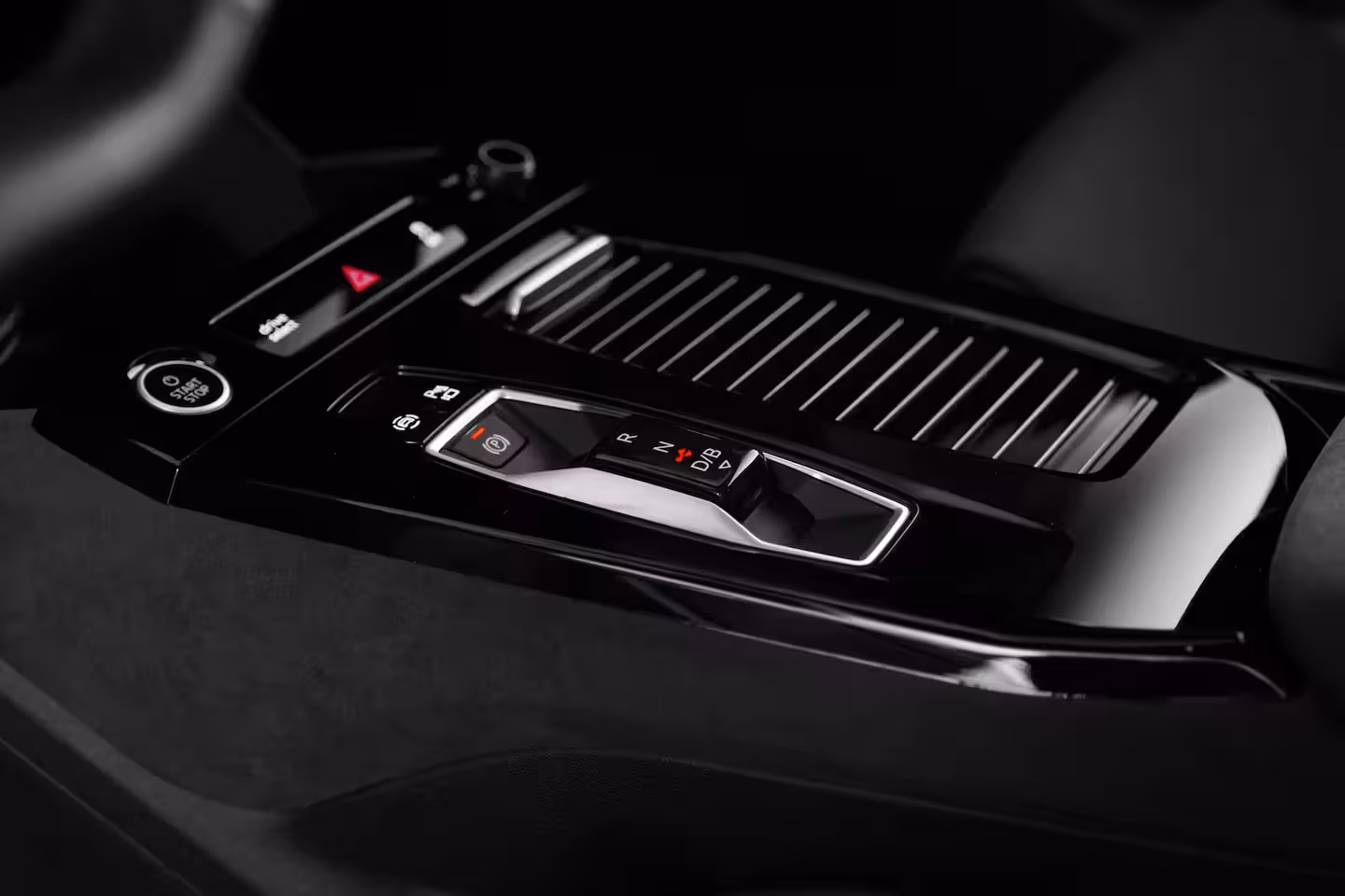 Audi Q6 Sportback e-tron S edition performance 100 kWh 306PK | Panorama dak | Trekhaak | Elek. Stoel + geheugen | 3