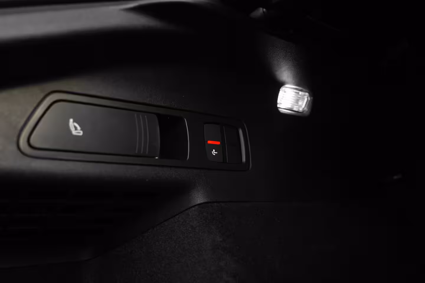 Audi Q6 Sportback e-tron S edition performance 100 kWh 306PK | Panorama dak | Trekhaak | Elek. Stoel + geheugen | 3