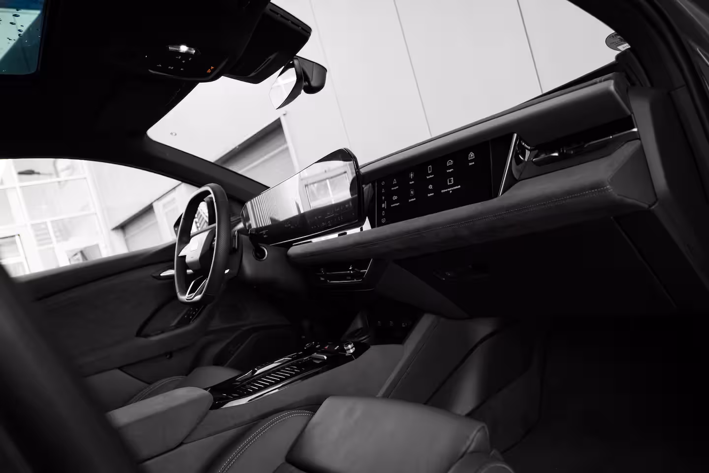 Audi Q6 Sportback e-tron S edition performance 100 kWh 306PK | Panorama dak | Trekhaak | Elek. Stoel + geheugen | 3
