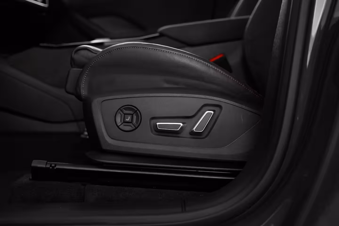 Audi Q6 Sportback e-tron S edition performance 100 kWh 306PK | Panorama dak | Trekhaak | Elek. Stoel + geheugen | 3